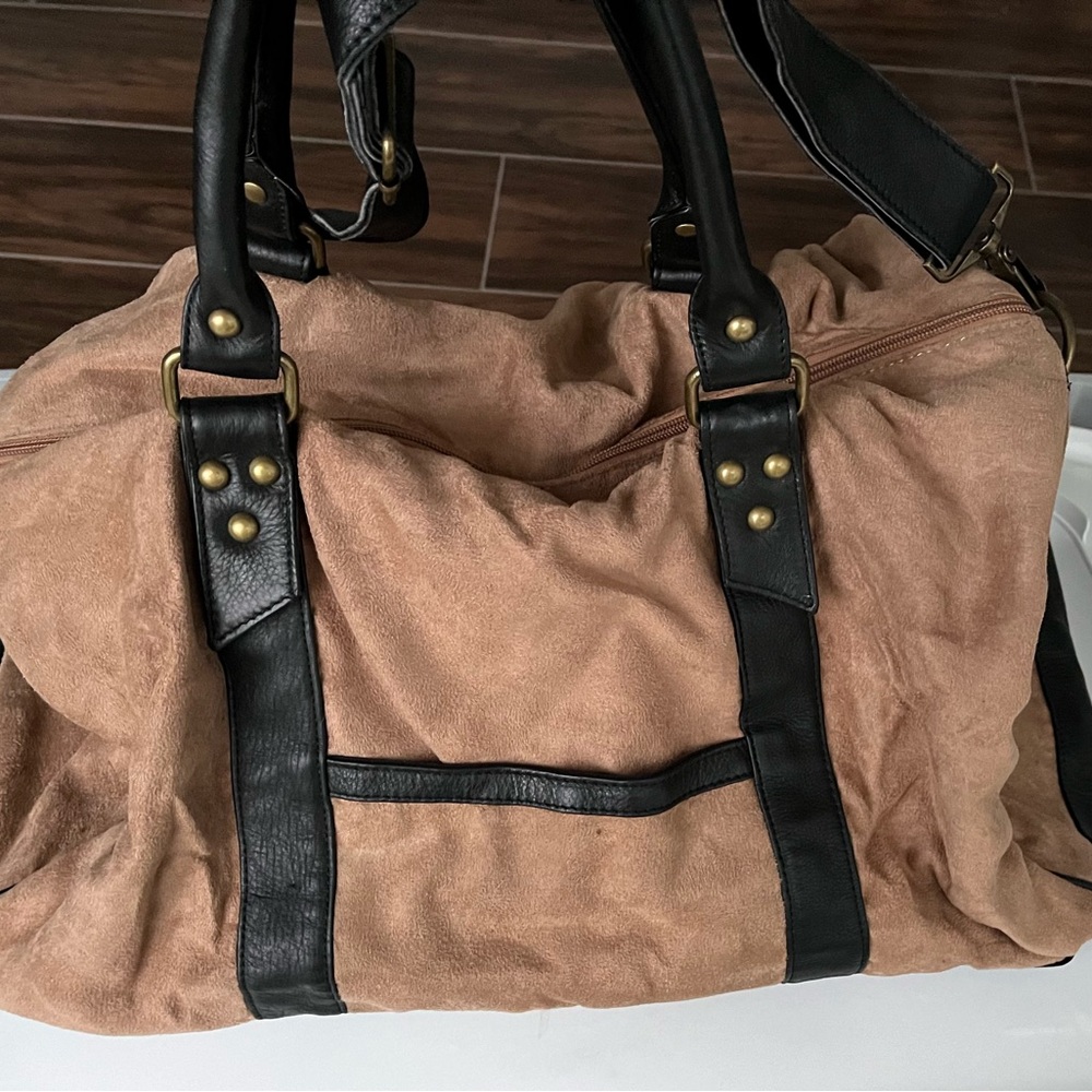 His & Hers Matching Duffel Bags - Picture 7 of 9